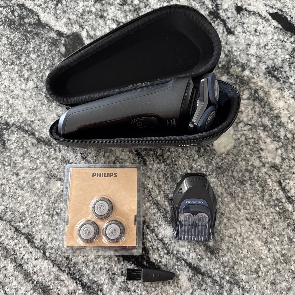 Philips Norelco Shaver 6800 with SenseIQ Technology Series 6000 - No Charger